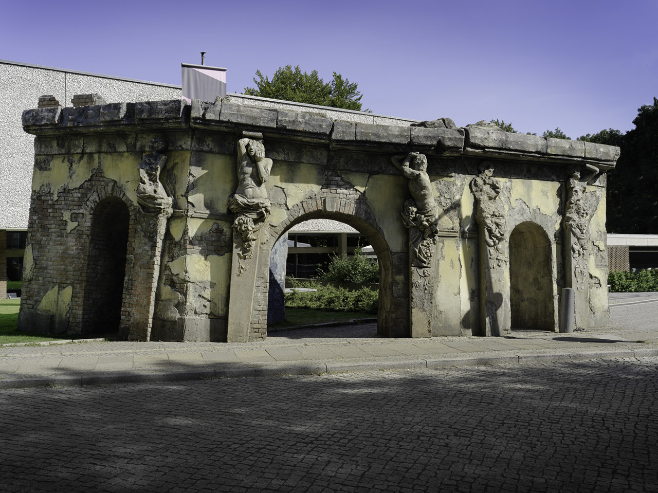 Firelei Báez – 19° 36′ 16.89″ N, 72° 13’6.95″ W) / (52.4042°N,13.0385° E, 2018