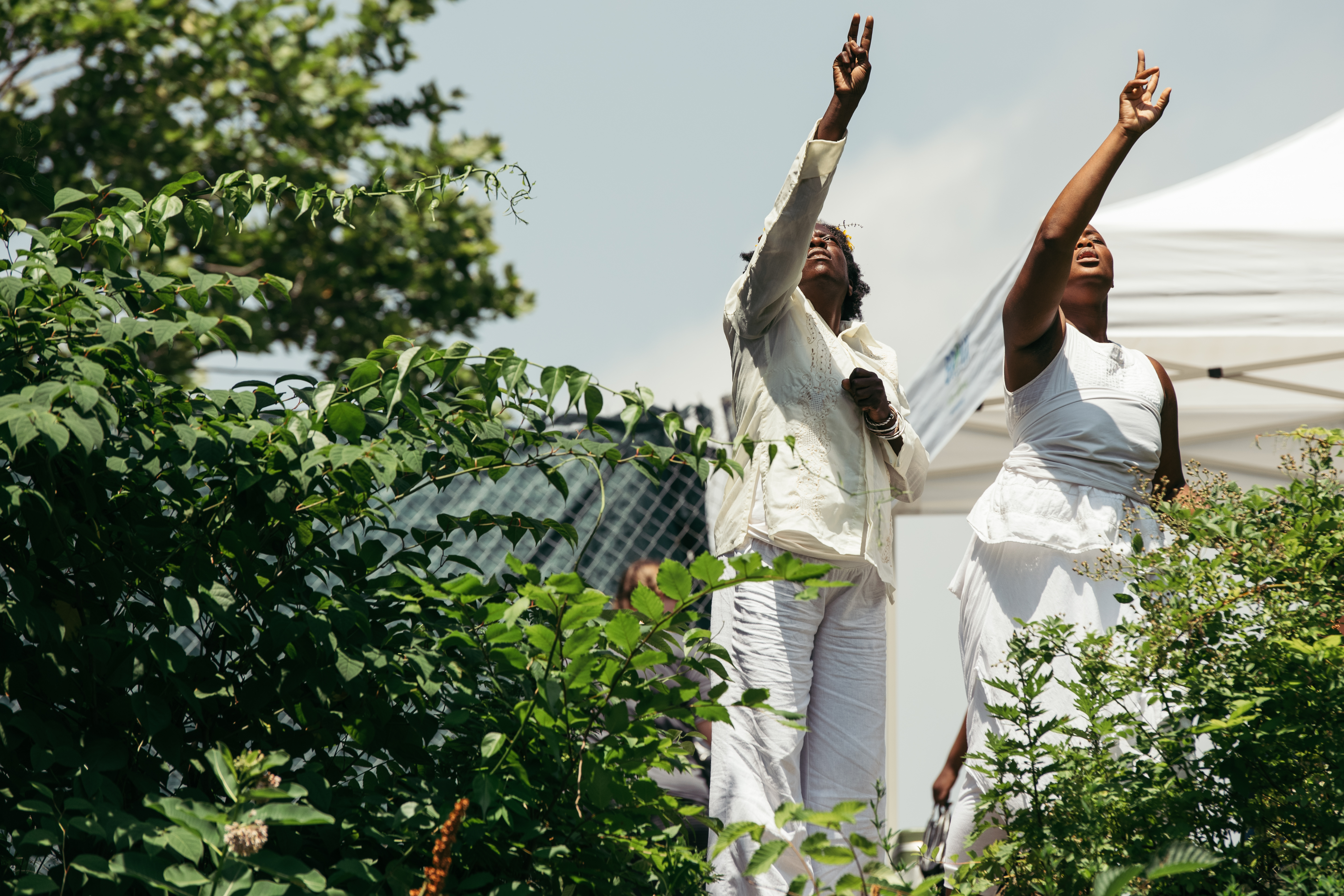 Paloma McGregor IMG Oceana James and Jaimé Yawa Dzandu in Building a Better Fishtrap / from the riverʼs mouth, on the Bronx River.